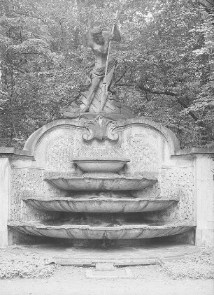 Altdöbern. Neptunbrunnen (1750/1755, G. Knöfler) im Schloßpark (1881-1890, E. Petzold)