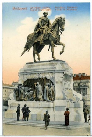 Budapest. Andrassy-Denkmal (1906) am Parlament : Budapest. Reiterstandbild von Gyula Andrássy (1906; György Zala). Das Denkmal wurde 1945 abgetragen und eingeschmolzen, 2016 wurde eine Kopie aufgestellt.
