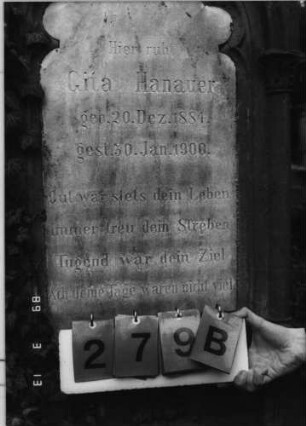 Grabstein 279 (Index: 100093331) Maße HxBxT: 195x74x43 cm Symbolik: Verzierungen: Grabstein 279B