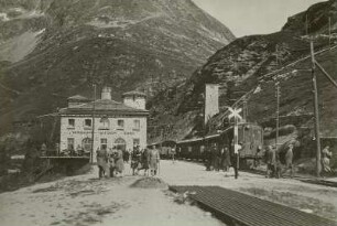 Berninabahn, Stationsgebäude : Berninabahn. Station Alp Grüm mit Stationsgebäude
