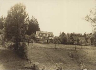 Bad Gottleuba-Bergießhübel-Zwiesel. Blick zum Gasthof Waldfrieden-Baude