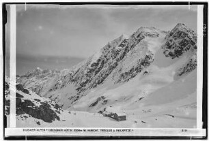 Stubaier Alpen. Dresdner Hütte (2308 Meter), Mitte Habicht. Trögler und Pfeilspitze