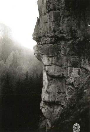 Sächsische Schweiz, Schrammsteine. Falkenstein. Seilschaft Karl Ullrich über dem 1. Band des Südostweges (Strubichweg, VIIb)