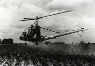 Kartoffelspritzung mit Hubschrauber gegen Mehltau
