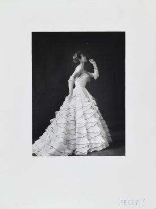 Ohne Titel (Robe du soir de Jacques Heim, Paris 1952)