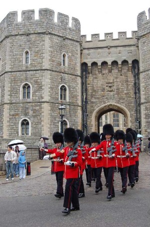 Königliche Garde verlässt Schloss Windsor