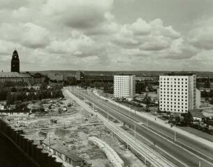 Dresden. Blick vom Neubau östlich der Prager Straße nach Norden auf die Christianstraße (später Dieckmannstraße) mit zwei Studentenwohnheimen und Rathausturm
