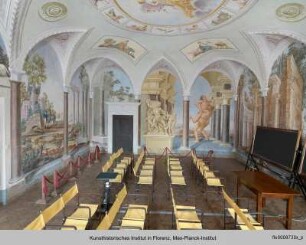 Freskenausmalung mit mythologischen Figuren : Westwand