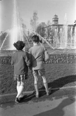 Wasserspiele an der Ettlinger Straße beim Festplatz.