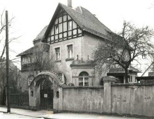 Radebeul, Hauptstraße 62. Wohnhaus (um 1900)