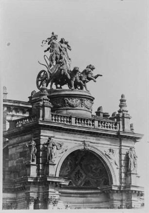 Dresden, Semperoper, Fassadendetail mit Quadriga