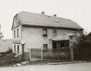 Markneukirchen (Vogtlandkreis), Wohnhaus, Zimmerloh 61, Straßenansicht (Traufseite)
