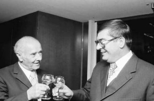 Freiburg: Novotel; Klaus und neuer Weinbaupräsident Peter Schüttler