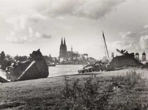 Köln von Deutz gesehen (vom Deutzer Hafen aus)