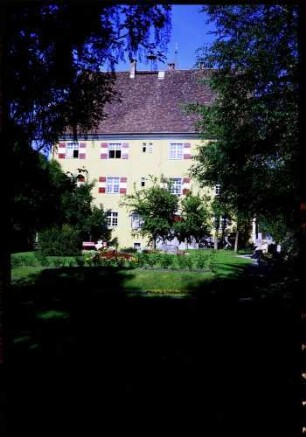 Weiler: Rathaus mit Park