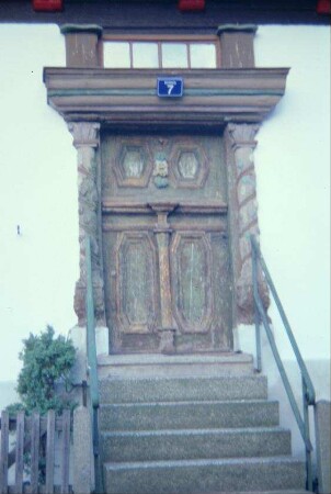 Haustür des früheren Weinhändlerhauses auf dem Kirchberg