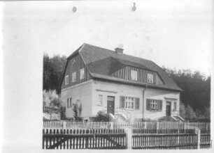 Kirschau. Wohnhaus (1920/1930; Heimstättengesellschaft Sachsen/ H. G. S.)