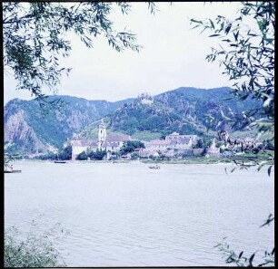 Dürnstein: Blick über die Donau auf Dürnstein