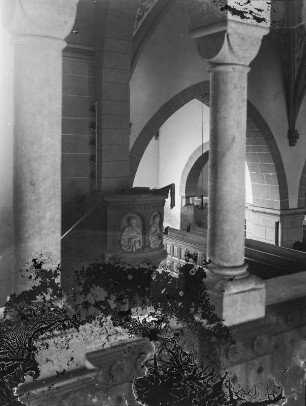Kohren-Sahlis. Stadtkirche Sankt Gangolf. Kircheninneres mit Kanzel