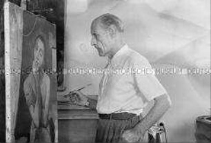 Karl Hofer beim Malen