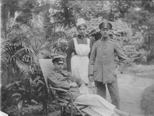 Erster Weltkrieg - Im Lazarett. Schwester, Pfleger und Patient