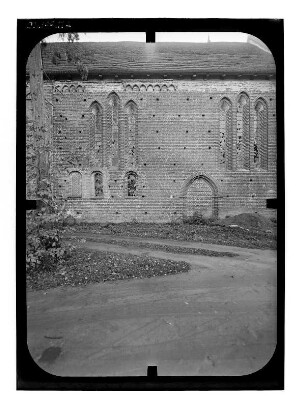 Rühn. Ehem. Zisterzienser-Nonnenkloster. Klosterkirche (M. 13. Jh.). Teilansicht von Norden