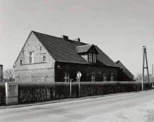 Bad Muskau-Berg, Weinbergweg 2, Gehöft, um 1906, Straßenansicht