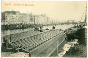 Stettin. Bollwerk mit Baumbrücke und Lastkähnen
