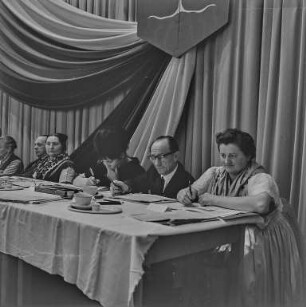 VI. Bundeskongress der Domowina in Hoyerswerda : Hoyerswerda. Saal mit Teilnehmern des VI. Bundeskongresses der Domowina