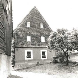 Colditz-Thumirnicht, Thumirnichter Platz 16. Dreiseithof (A. 19. Jh.). Giebelansicht des Wohnstallhauses
