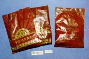 Packung mit Inhalt "Putra Gewürze / Pfeffer"