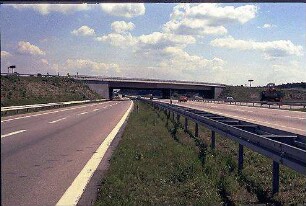 Nebenfahrbahn Ost (Heilbronn Richtung Mannheim): Brücke Nordwest (Hauptfahrbahn West der B36) von Norden (gegen die Fahrtrichtung)