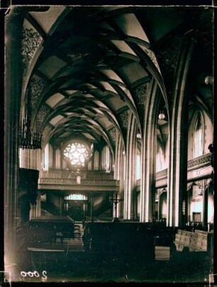 Leonhardskirche; Innenraum nach Westen