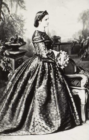 Porträt Melitta Alvsleben (1842-1893; Sängerin). Albuminabzug auf Karton (Carte-de-visite mit Atelieraufdruck verso)