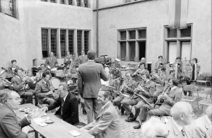 Freiburg: Regierungspräsidium; Sommerfest mit Brunnenweihe; Musikkapelle