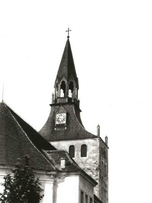 Calbitz, Dorfkirche, Teilansicht mit Turm von Südosten