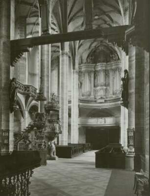 Freiberg, Dom. Mittelschiff mit Kanzel und Silbermann-Orgel