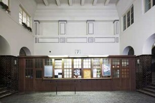 Stadtbad — Zentrale Kassenhalle