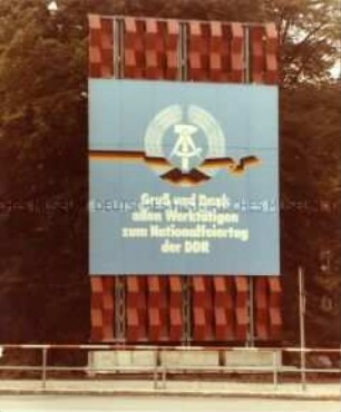 Slogan zum Jahrestag der DDR