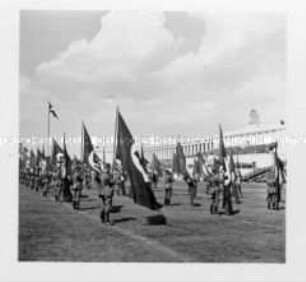 Raumbildband. Reichsparteitag der Arbeit. 100 Bilder. Fahnenschwinger.