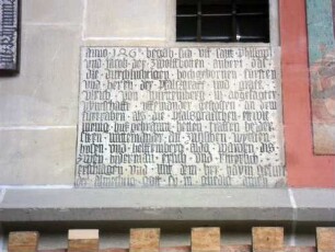 Alexanderkirche - Langhaus Innen - Chornordwand über Chorgestühl-Text aus dem Jahre 1460