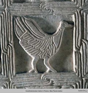 Ornamentierte Reliefplatte mit Vögeln