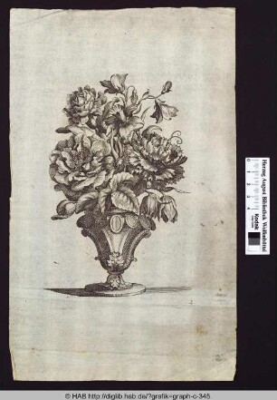 Vase mit Blumenstrauß.