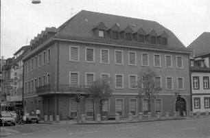 ehemaligen Hotels "Rotes Haus" in der Waldstraße 2 Ecke Hans-Thoma-Straße