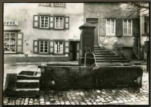 Hauptstrasse, Brunnen am Rathaus