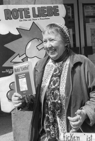 Besuch der Selbst- und Hauptdarstellerin des Films "'Rote Liebe" Helga Goetze in Karlsruhe im Kino "Schauburg" in Karlsruhe