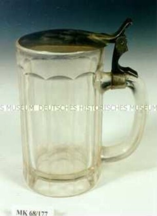 Bierkrug mit Zinndeckel und Facettenschliff