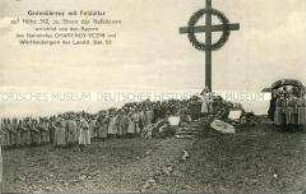 Deutsche Soldaten an einem Gefallenen-Denkmal in Lothringen