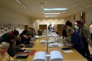 Benutzungsraum der Deutschen Fotothek (Ebene -2) : Besucher im Benutzungsraum der Deutschen Fotothek (Ebene -2)