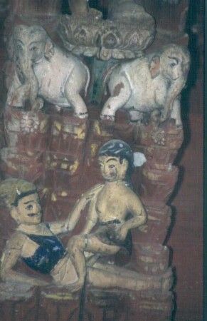Erotisches Relief : Erotisches Relief. Holz, geschnitzt, farbig gefasst (vor 1563). Kathmandu, Jagannath Tempel